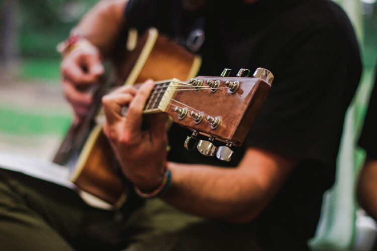 Acoustic guitarist